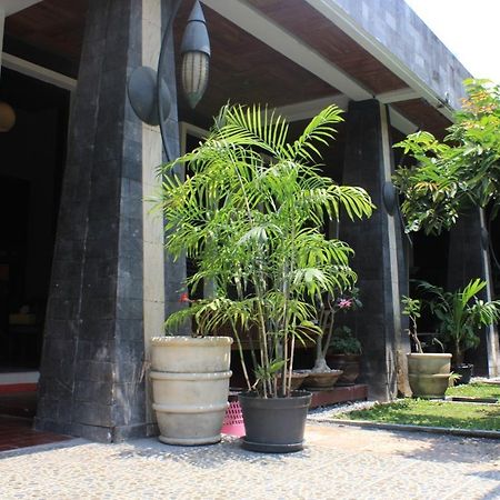 Puri Minggiran Guesthouse Yogya Yogyakarta Exteriör bild