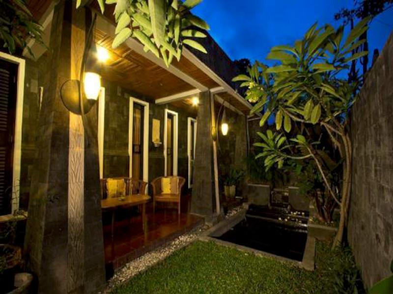 Puri Minggiran Guesthouse Yogya Yogyakarta Exteriör bild