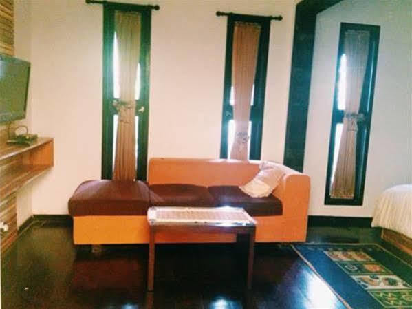 Puri Minggiran Guesthouse Yogya Yogyakarta Exteriör bild
