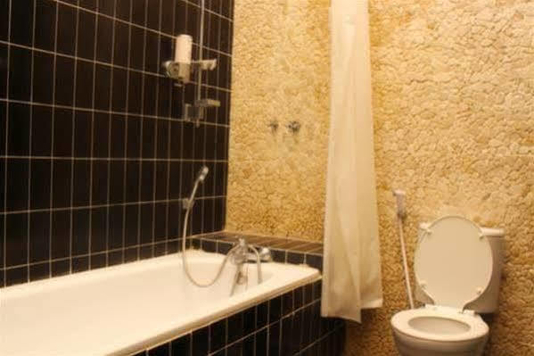 Puri Minggiran Guesthouse Yogya Yogyakarta Exteriör bild