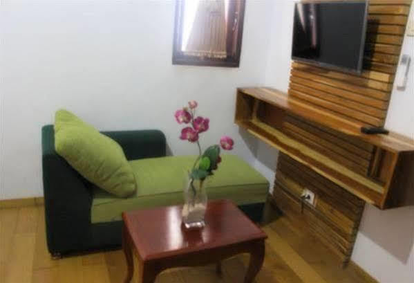 Puri Minggiran Guesthouse Yogya Yogyakarta Exteriör bild