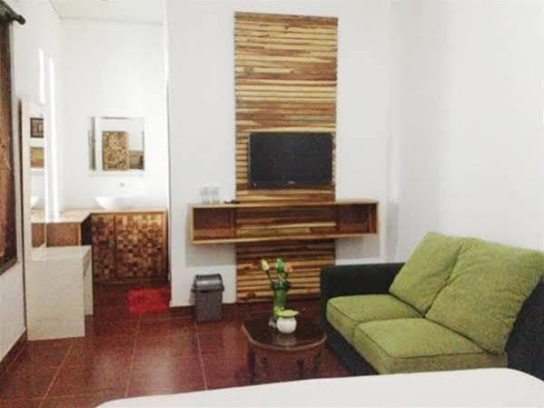 Puri Minggiran Guesthouse Yogya Yogyakarta Exteriör bild