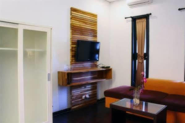 Puri Minggiran Guesthouse Yogya Yogyakarta Exteriör bild