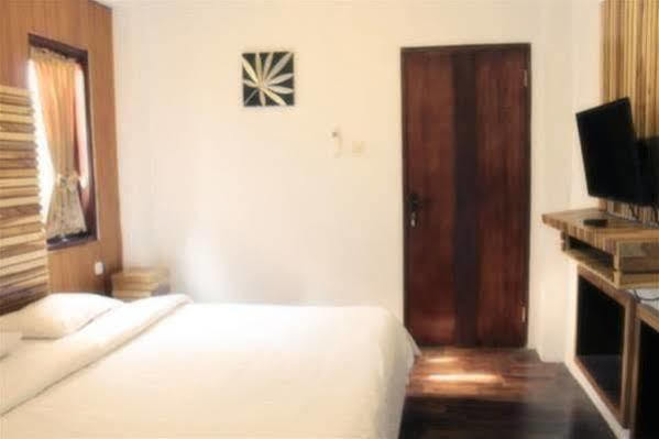 Puri Minggiran Guesthouse Yogya Yogyakarta Exteriör bild